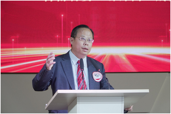 海南政法職業(yè)學(xué)院副院長(zhǎng)、海南省委“講師團(tuán)”成員、教授、博士生導(dǎo)師朱錦茂。符敦孝攝